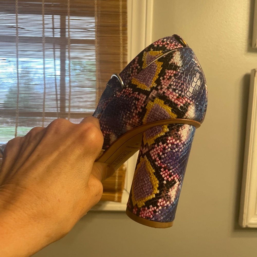 Shoes - Picture 4 of 6